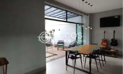 Casa à venda, 3 quartos, 1 suíte, 4 vagas, Cidade Jardim - Uberlândia/MG