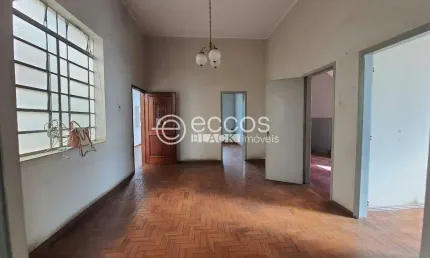 Casa à venda, 7 quartos, 2 vagas, Centro - Uberlândia/MG