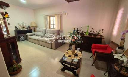Casa à venda, 3 quartos, 1 suíte, 2 vagas, Maravilha - Uberlândia/MG
