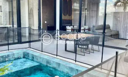Casa em condomínio à venda, 3 quartos, 3 suítes, 2 vagas, Jardim Sul - Uberlândia/MG