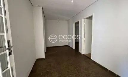 Casa à venda, 3 quartos, 1 suíte, 2 vagas, Luizote de Freitas - Uberlândia/MG