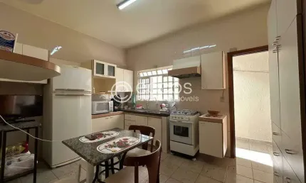 Casa à venda, 5 quartos, 3 suítes, 5 vagas, Umuarama - Uberlândia/MG