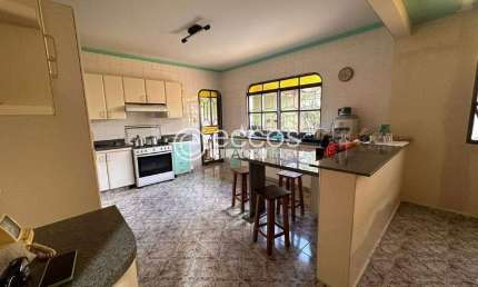 Casa para aluguel, 4 quartos, 2 suítes, 4 vagas, Santa Mônica - Uberlândia/MG