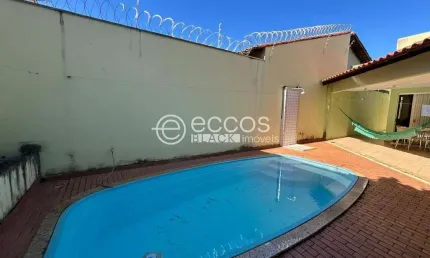 Casa à venda, 3 quartos, 1 suíte, 2 vagas, Vigilato Pereira - Uberlândia/MG