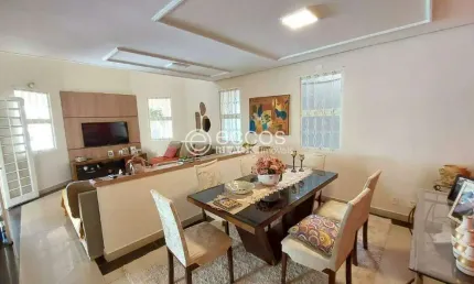 Casa à venda, 5 quartos, 2 suítes, 4 vagas, Carajás - Uberlândia/MG