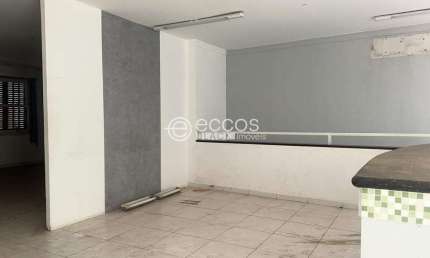 Imóvel Comercial para aluguel, 3 quartos, 1 suíte, CENTRO - ARAGUARI/MG