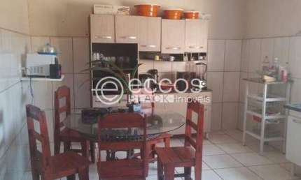 Casa à venda, 3 quartos, 3 vagas, São Luiz - ARAGUARI/MG