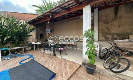 Casa à venda, 3 quartos, 6 vagas, Pampulha - Uberlândia/MG