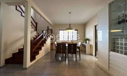 Casa à venda, 3 quartos, 1 suíte, 3 vagas, Santa Mônica - Uberlândia/MG