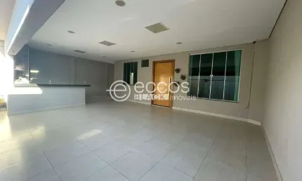 Casa à venda, 3 quartos, 1 suíte, 2 vagas, Alto Umuarama - Uberlândia/MG