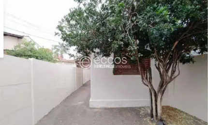 Casa à venda, 2 quartos, Osvaldo Rezende - Uberlândia/MG