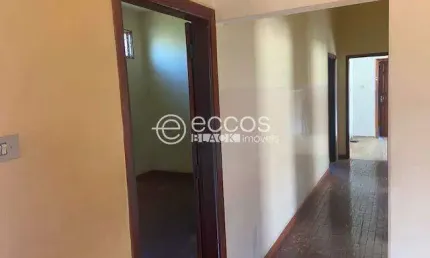 Casa à venda, 3 quartos, 1 vaga, Centro - Uberlândia/MG