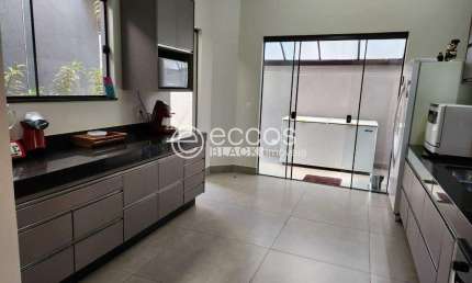 Casa em condomínio à venda, 3 quartos, 3 suítes, 2 vagas, Laranjeiras - Uberlândia/MG