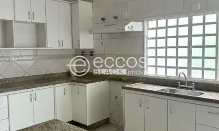 Casa à venda, 3 quartos, 1 suíte, 2 vagas, Planalto - Uberlândia/MG