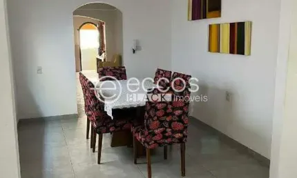 Casa à venda, 3 quartos, 2 suítes, 4 vagas, Jaraguá - Uberlândia/MG