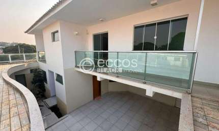 Casa para aluguel, 4 quartos, 3 suítes, 4 vagas, Martins - Uberlândia/MG