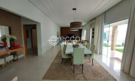 Casa à venda, 4 quartos, 4 suítes, 4 vagas, Jardim Karaíba - Uberlândia/MG