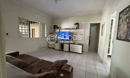 Casa à venda, 2 quartos, 2 suítes, 6 vagas, Cidade Jardim - Uberlândia/MG
