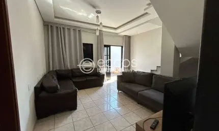Casa à venda, 4 quartos, 3 suítes, 3 vagas, Granada - Uberlândia/MG