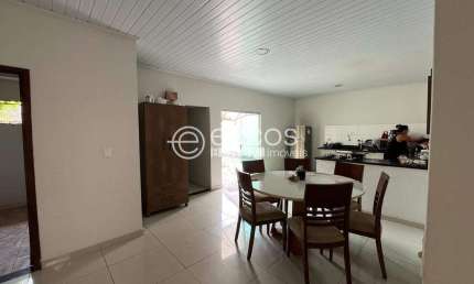 Casa à venda, 3 quartos, 1 suíte, 2 vagas, Pacaembu - Uberlândia/MG