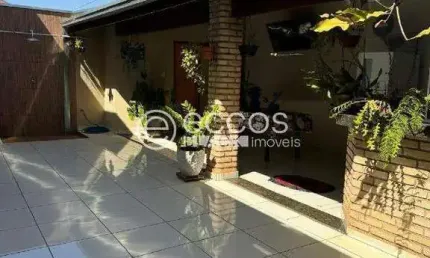 Casa à venda, 3 quartos, 1 suíte, 3 vagas, Santa Rosa - Uberlândia/MG