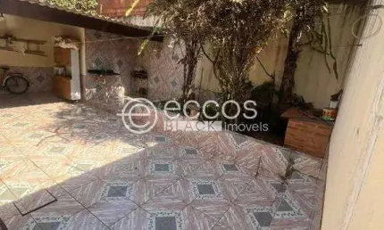 Casa à venda, 3 quartos, 1 suíte, 2 vagas, São Jorge - Uberlândia/MG