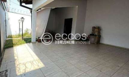 Casa à venda, 3 quartos, 1 suíte, 2 vagas, Jardim América - Uberlândia/MG
