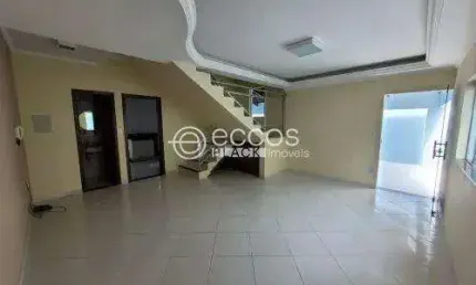 Casa para aluguel, 3 quartos, 4 vagas, Alto Umuarama - Uberlândia/MG