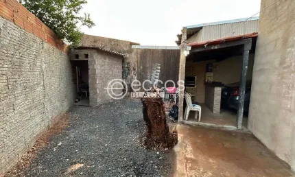 Terreno à venda na Avenida Cesário Crosara, --, Presidente Roosevelt, Uberlândia