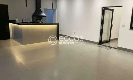 Casa à venda, 3 quartos, 1 suíte, 4 vagas, Jardim Europa - Uberlândia/MG