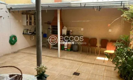 Casa à venda, 3 quartos, 1 suíte, 2 vagas, Planalto - Uberlândia/MG