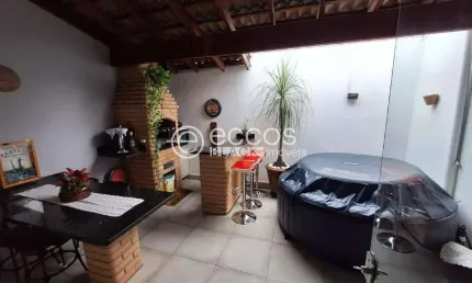 Casa à venda, 2 quartos, 1 suíte, 2 vagas, Jardim Europa - Uberlândia/MG