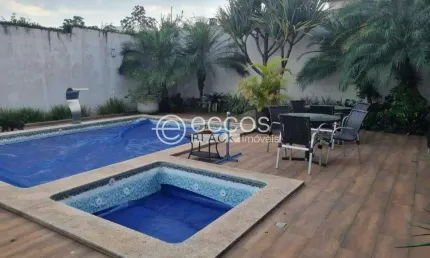 Casa para aluguel, 4 quartos, 2 suítes, 6 vagas, Cidade Jardim - Uberlândia/MG