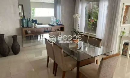 Casa à venda, 3 quartos, 3 suítes, 4 vagas, Cidade Jardim - Uberlândia/MG