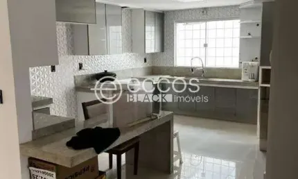 Casa à venda, 3 quartos, 1 suíte, 2 vagas, Vigilato Pereira - Uberlândia/MG