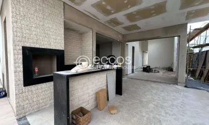 Casa em condomínio à venda, 3 quartos, 3 suítes, 2 vagas, Laranjeiras - Uberlândia/MG