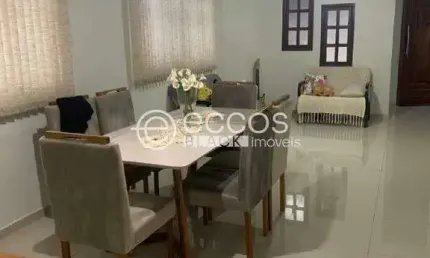 Casa à venda, 3 quartos, 1 suíte, 2 vagas, Jóquei Clube - ARAGUARI/MG