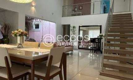 Casa à venda, 3 quartos, 3 suítes, 6 vagas, Cidade Jardim - Uberlândia/MG