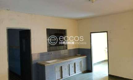 Casa à venda, 3 quartos, 4 vagas, Osvaldo Rezende - Uberlândia/MG