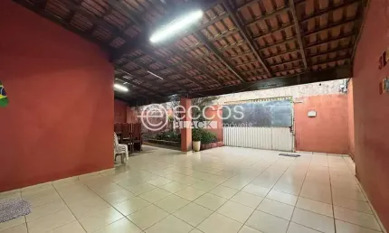 Casa à venda, 3 quartos, 1 suíte, 2 vagas, Planalto - Uberlândia/MG