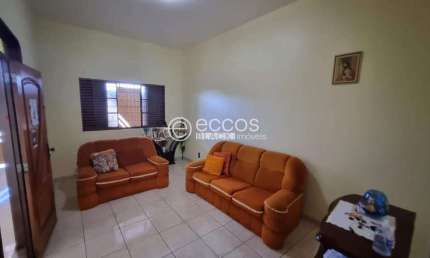 Casa à venda, 5 quartos, 1 suíte, 4 vagas, Tibery - Uberlândia/MG