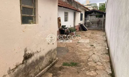 Casa à venda, 8 quartos, 4 vagas, Martins - Uberlândia/MG