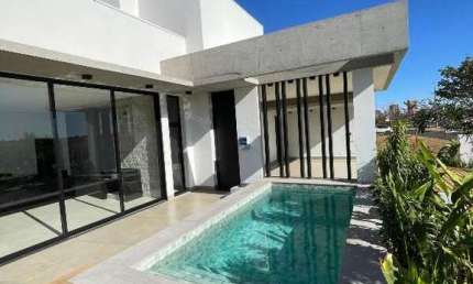 Casa em condomínio à venda, 4 quartos, 4 suítes, Granja Marileusa - Uberlândia/MG