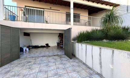Casa à venda, 3 quartos, 1 suíte, 2 vagas, Santa Mônica - Uberlândia/MG