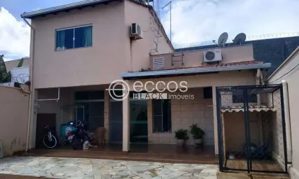 Casa à venda, 3 quartos, 1 suíte, Daniel Fonseca - Uberlândia/MG