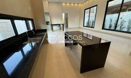 Casa em condomínio à venda, 3 quartos, 3 suítes, 4 vagas, Laranjeiras - Uberlândia/MG