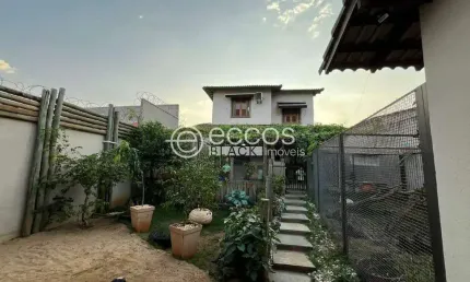 Casa à venda, 3 quartos, 3 suítes, Cidade Jardim - Uberlândia/MG