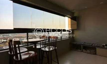 Apartamento à venda, 3 quartos, 1 suíte, 2 vagas, Santa Mônica - Uberlândia/MG