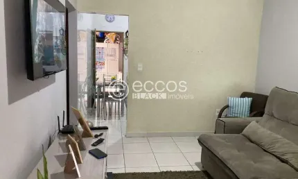 Casa à venda, 3 quartos, 1 suíte, 2 vagas, Jardim Europa - Uberlândia/MG