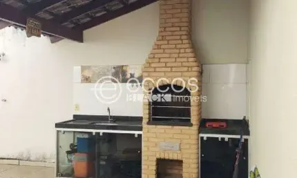 Casa à venda, 3 quartos, 1 suíte, 2 vagas, Cidade Jardim - Uberlândia/MG